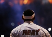 开云官网-西甲国家德比之夜，奥亚尔萨瓦尔节奏完全掌控