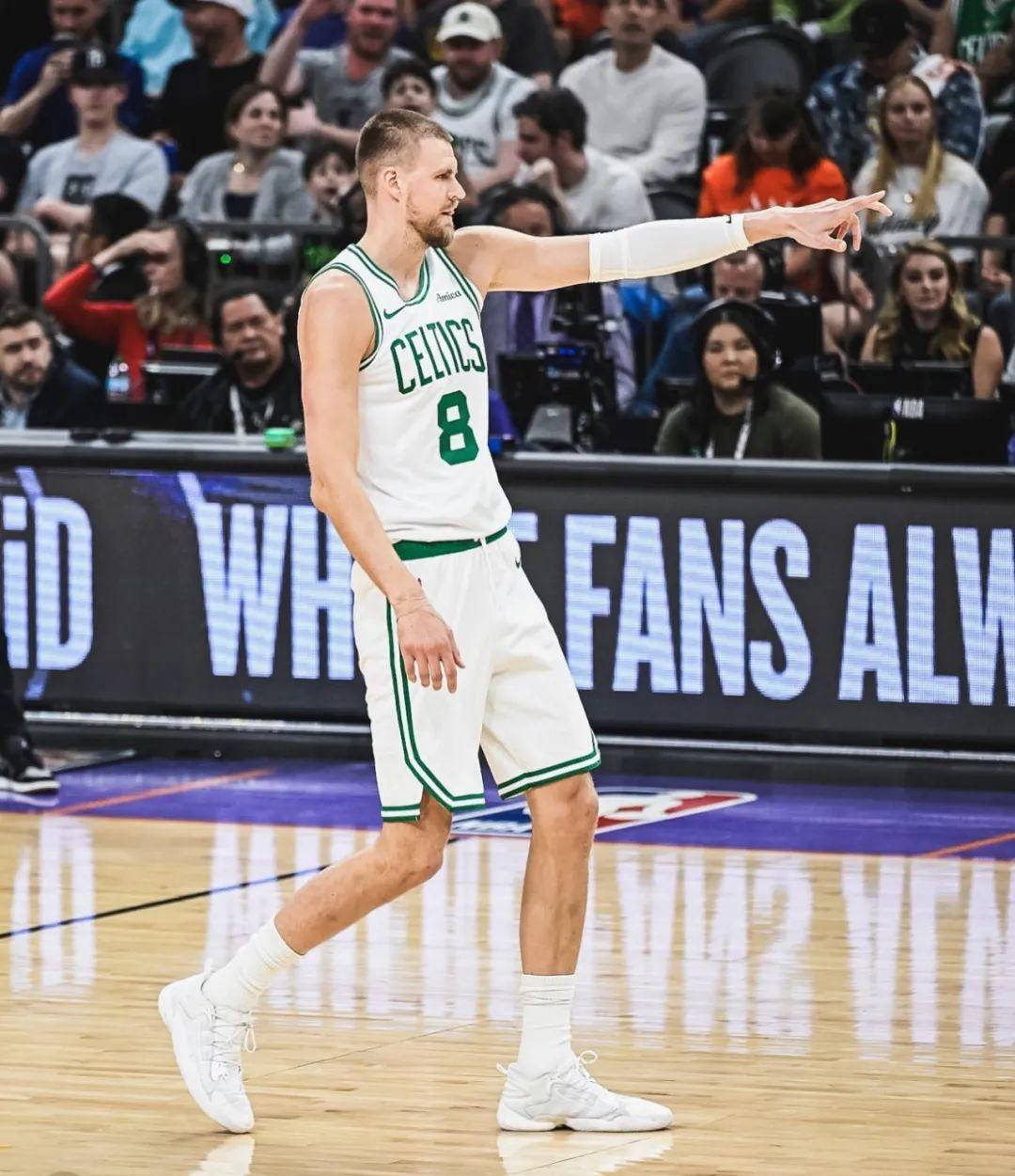 76人逆转湖人，波尔津吉斯送出助攻