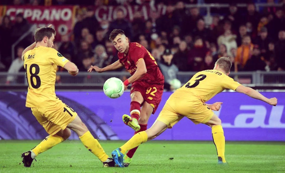 欧国盃赛中的激烈角逐，关乎胜者的光荣