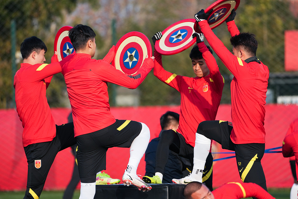 战术对抗！教练们在场边紧急调整阵容