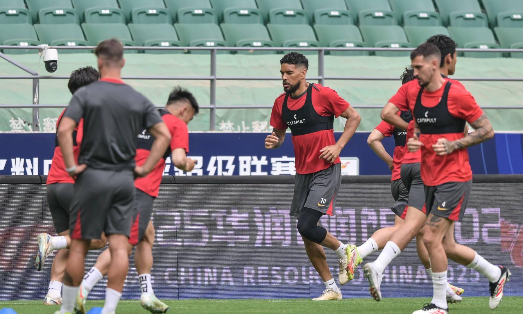 包含长春亚泰迎战强敌，备战战术谨慎布置的词条