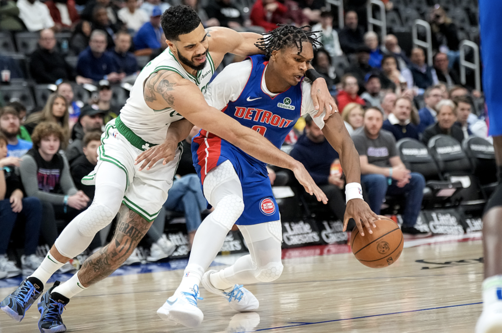 关于凯尔特人击败活塞，沃克数据抢眼的信息