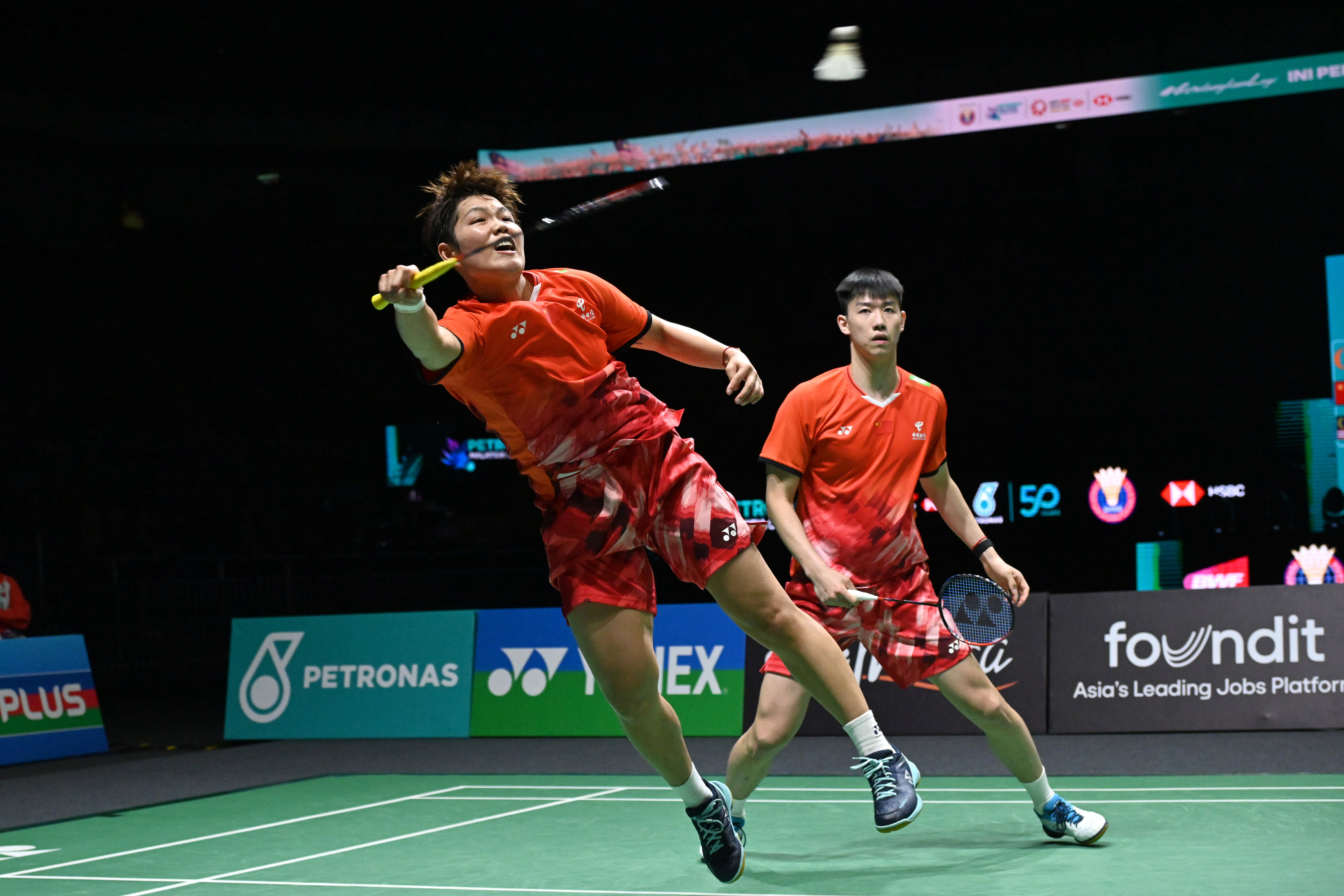 包含马来西亚球员离开家乡，冲击亚洲足坛巅峰的词条