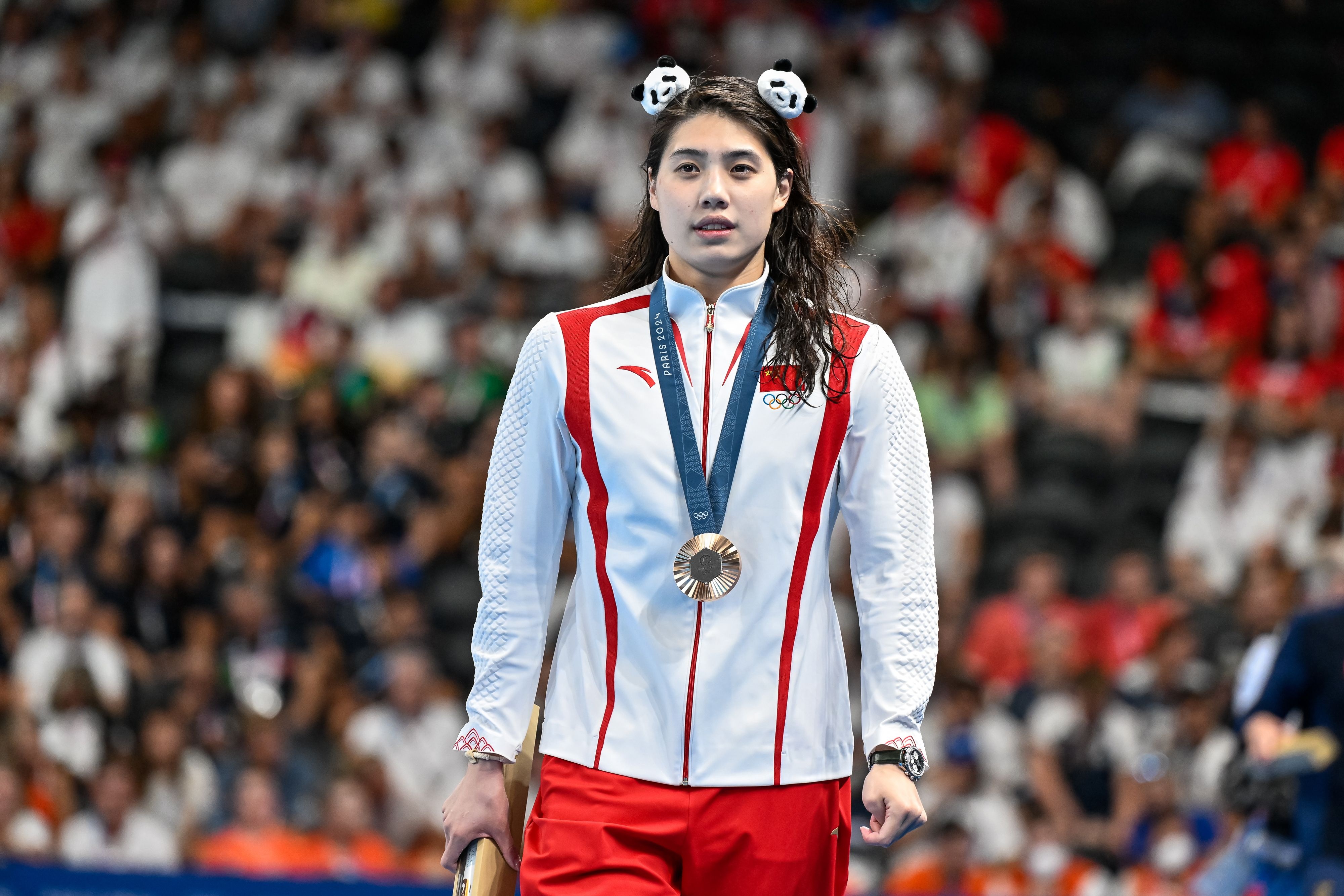 法国游泳选手创纪录，夺得金牌