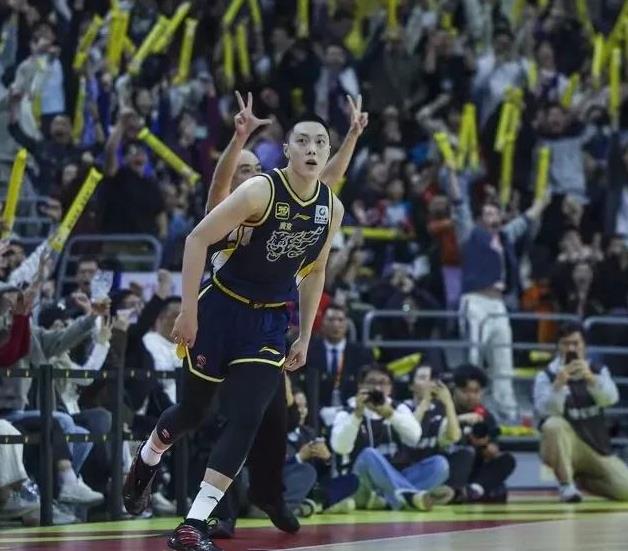 上海队在比赛中取得重要的胜利