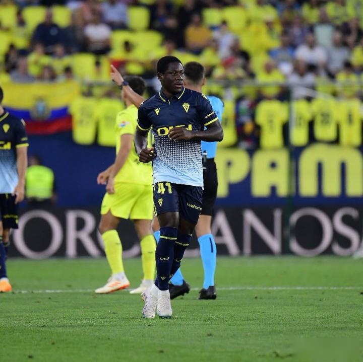 关于巴西边锋比利亚打破僵局，率先攻破对手球门的信息