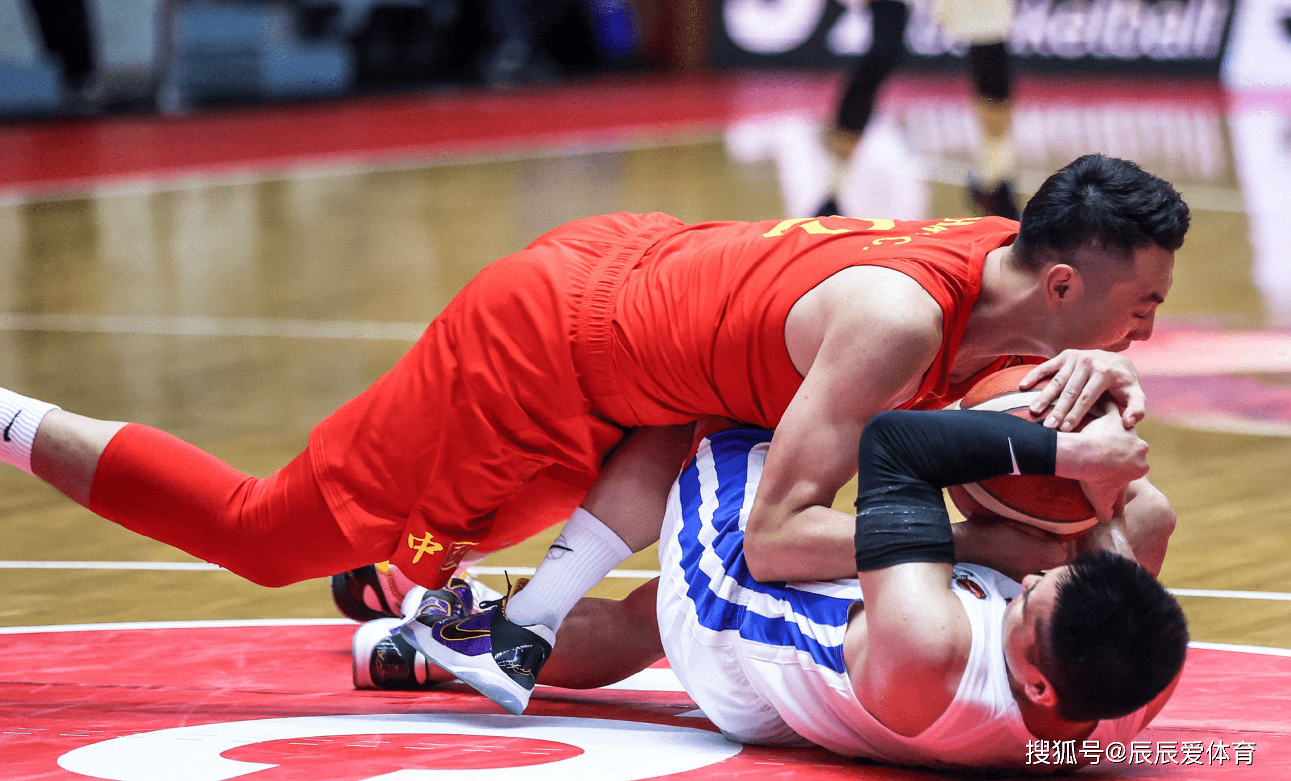 中国队轻取丹麦队，黄鸭组合带队取胜