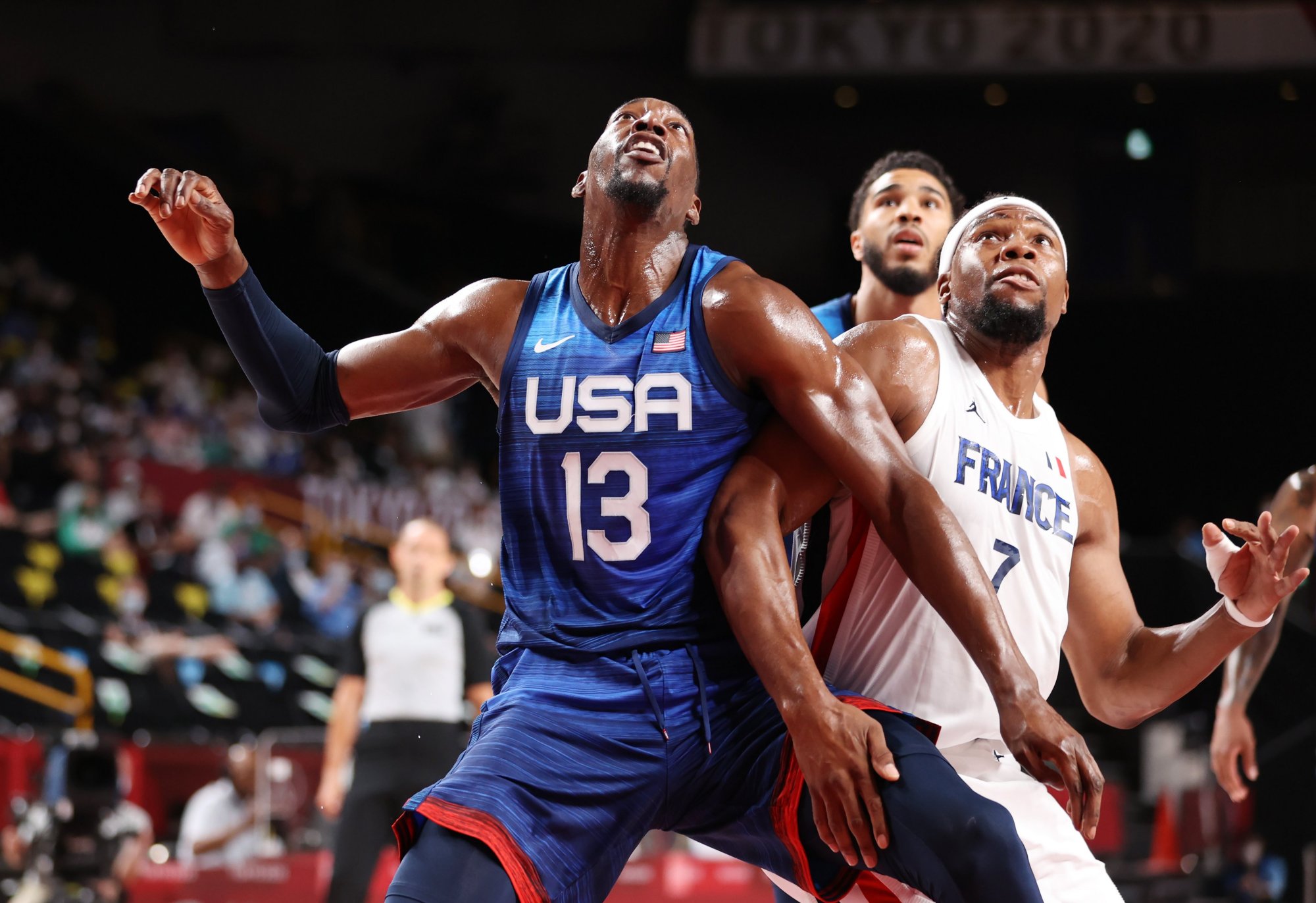 包含韩国羽毛球队逆转法国羽毛球队，陶菲克三分雨点燃全场的词条