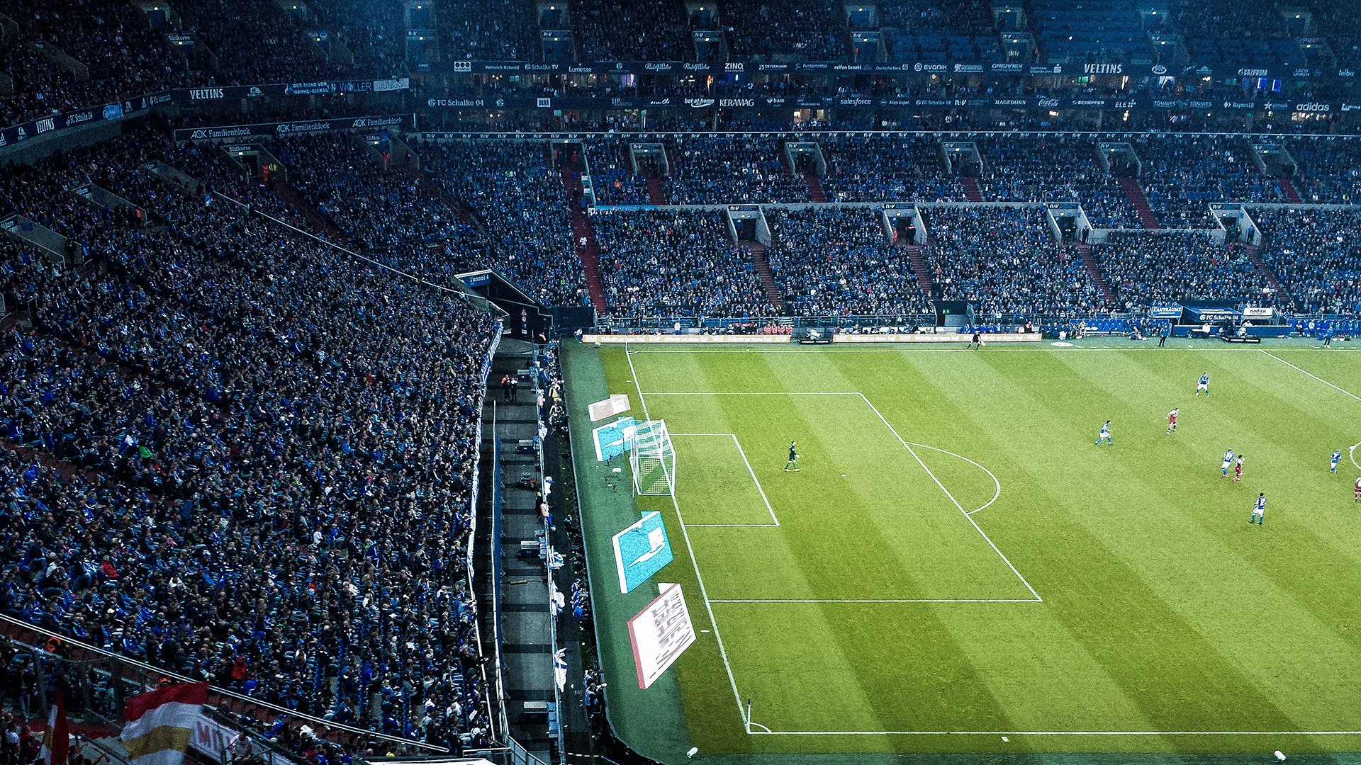 绿茵场上的双重奏，爱尔兰速胜牙买加，萨卡在德甲争冠战中接管比赛