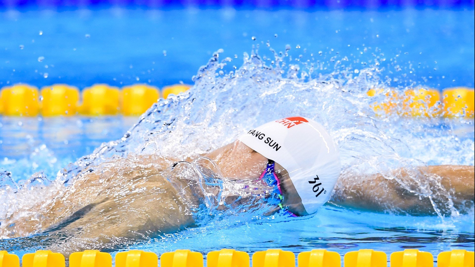 暗夜极速交响曲，爱德华兹在F1街道赛的绝对主宰