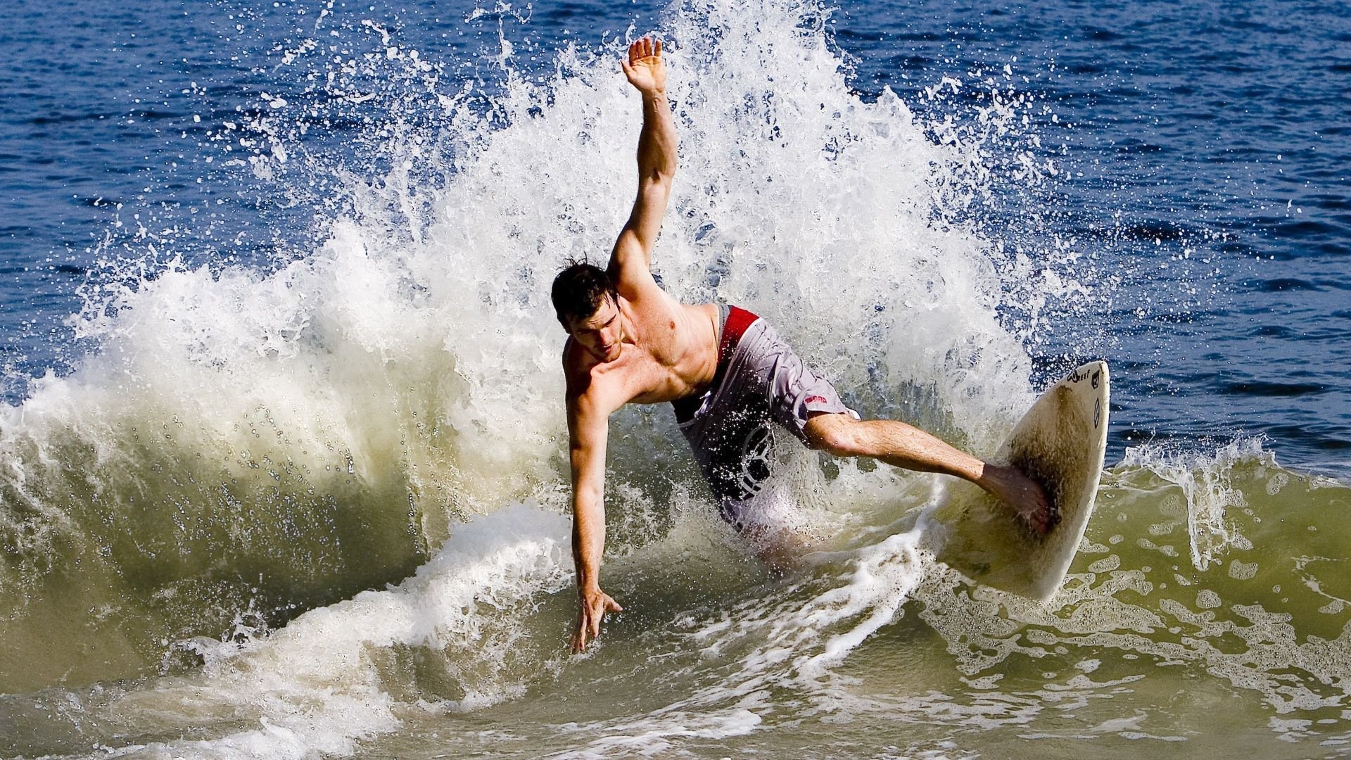 钢铁意志与旋转艺术，奥恰洛夫高光表现助德国队力克奥地利队