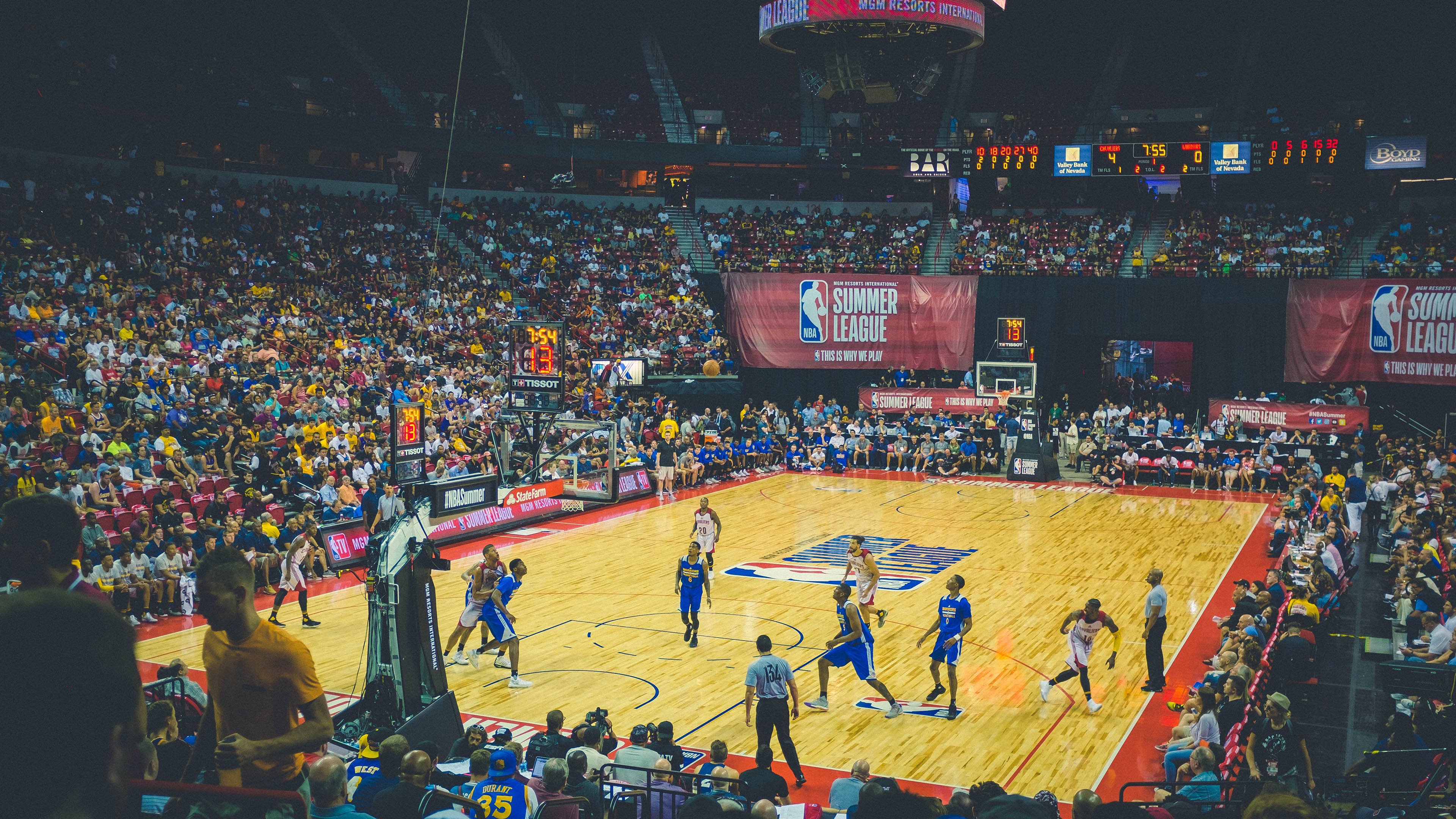 杜兰特比赛走势一手掌控，步行者险胜深圳队，一场跨越时空的篮球想象